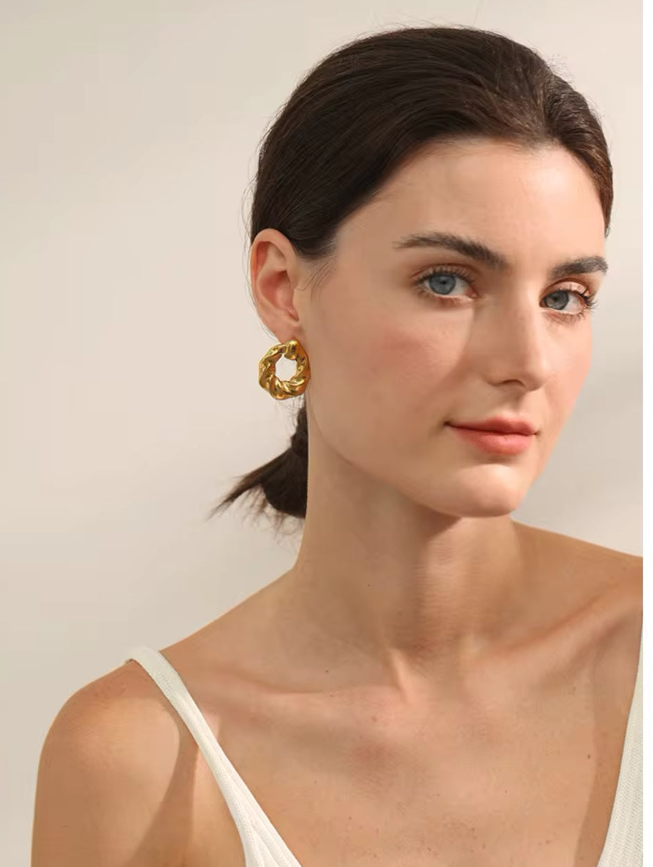 Classic Twisted Stud