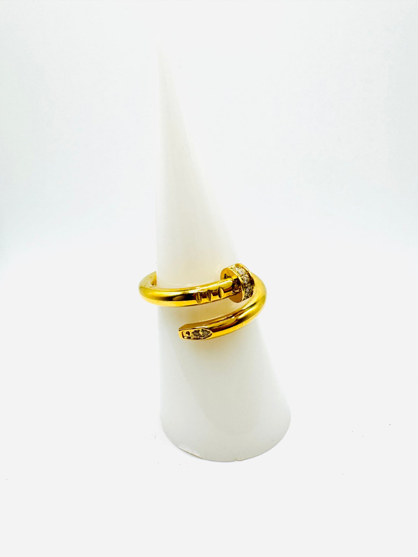 Anillo Cartier con mini cristales