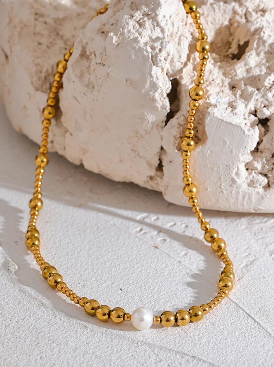 Beads Necklace with a Pearl
