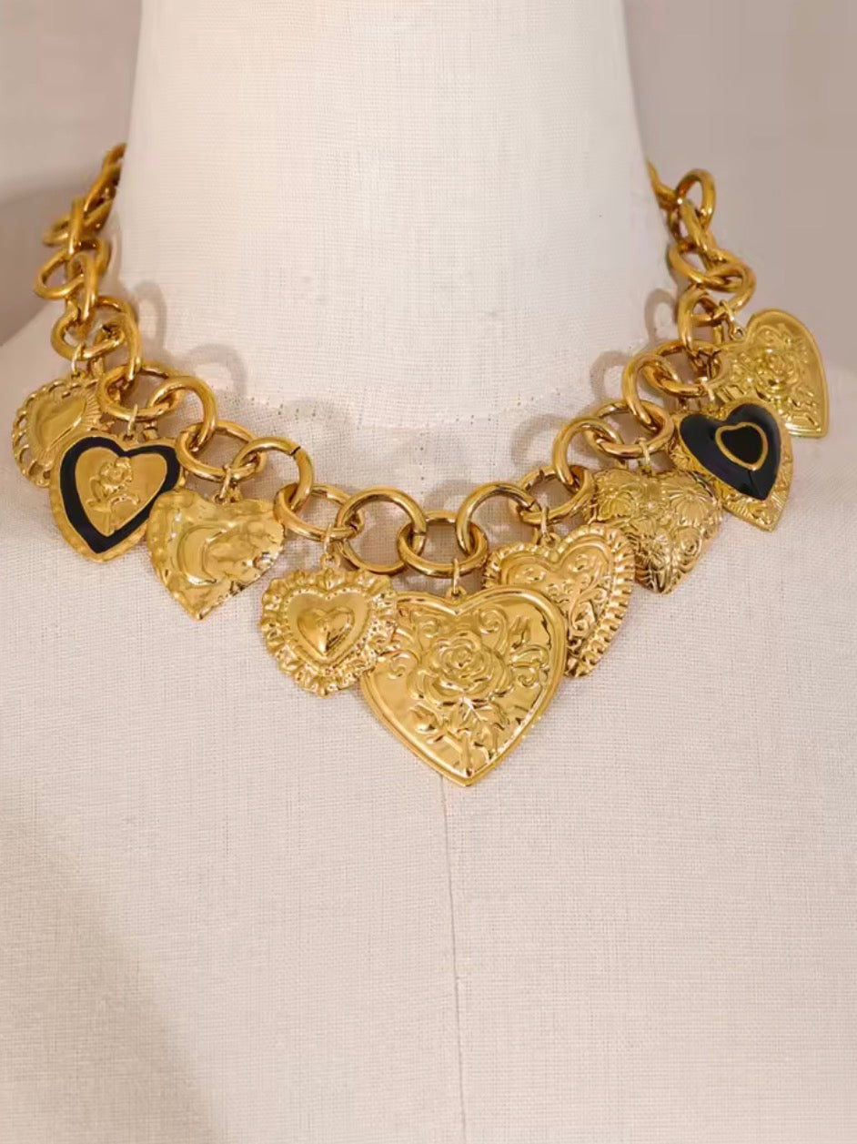 Maxi Collar Múltiples Dijes Negro