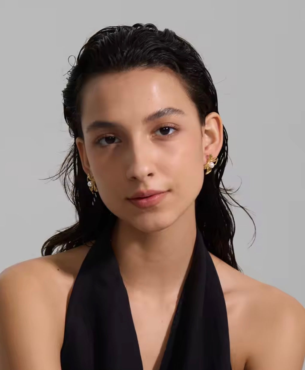 Hollow Golden Flower with Pearls