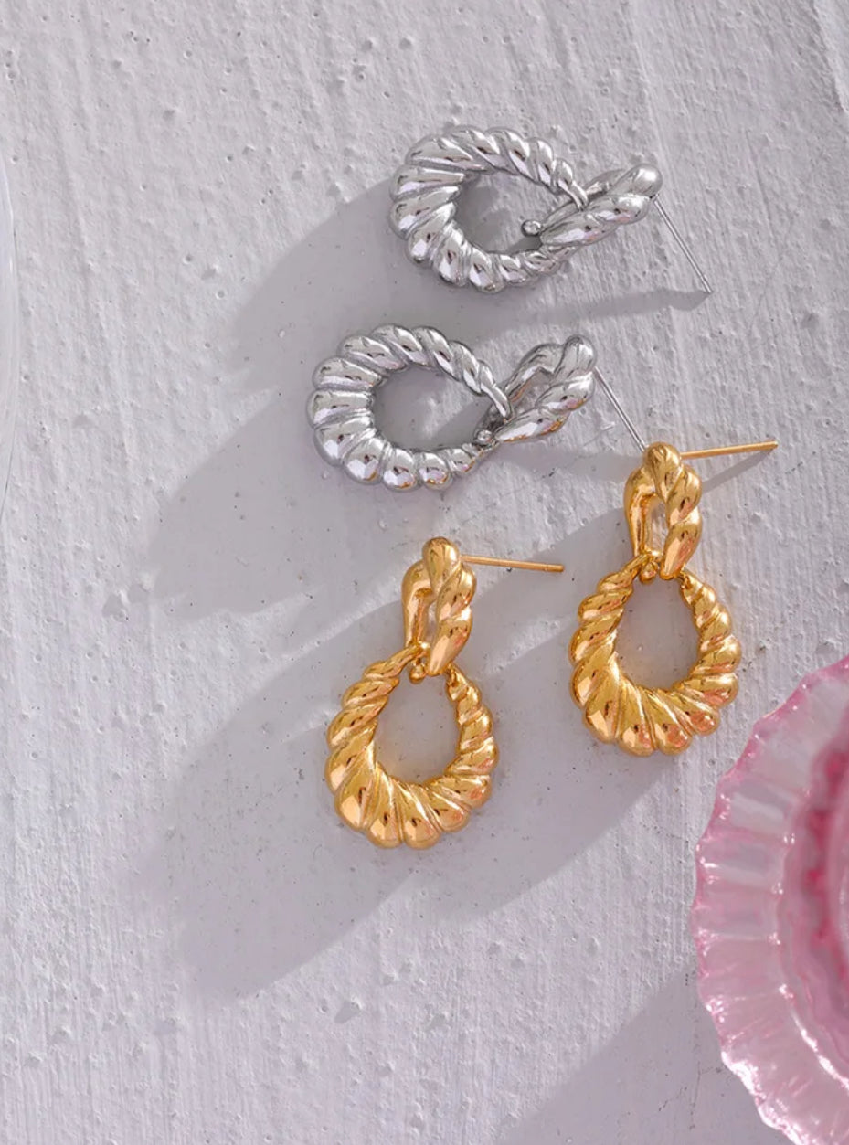 Infinite Twisted Stud