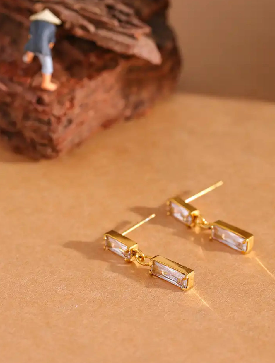 Geometric Drop Dangle