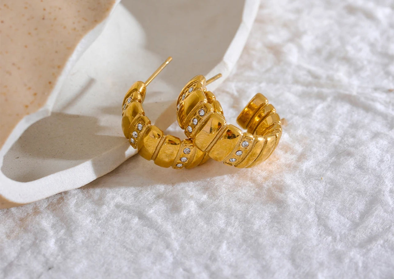 Mini Vintage C- Hoops