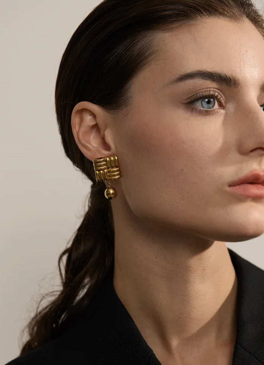 The Hailey studs with Bead Drop